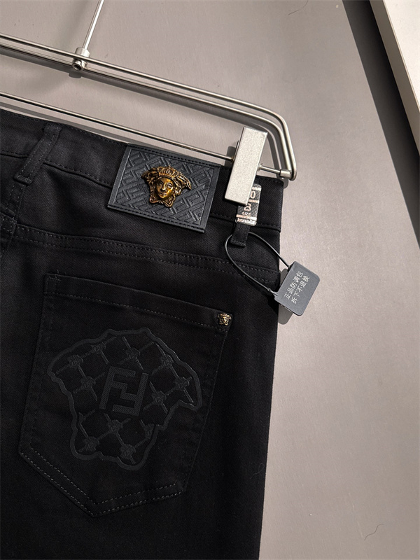 メデューサデザイン ラグジュアリースタイル 定番コレクション VERSACE ヴェルサーチ コピー デニムパンツ