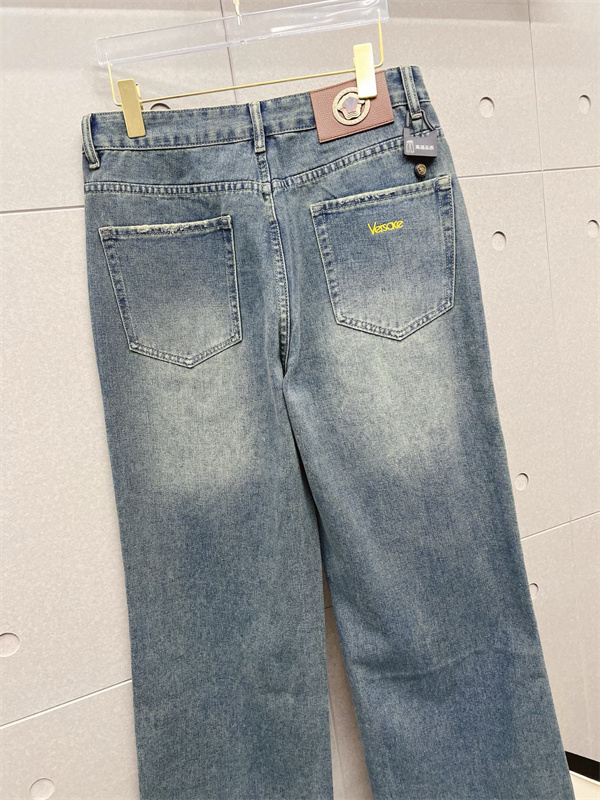 プレミアムデニム ストリートラグジュアリー 上質コレクション VERSACE ヴェルサーチ コピー デニムパンツ 定番アイテム