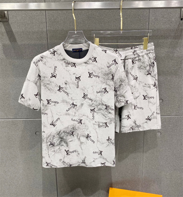 LOUIS VUITTON 2026ss☆☆ルイヴィトン上下着コピー 吸湿速乾 半袖スポーツTシャツ＆ショーツ セット ランニング 