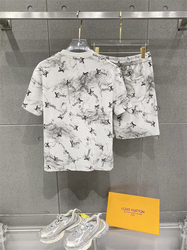 LOUIS VUITTON 2026ss☆☆ルイヴィトン上下着コピー 吸湿速乾 半袖スポーツTシャツ＆ショーツ セット ランニング 