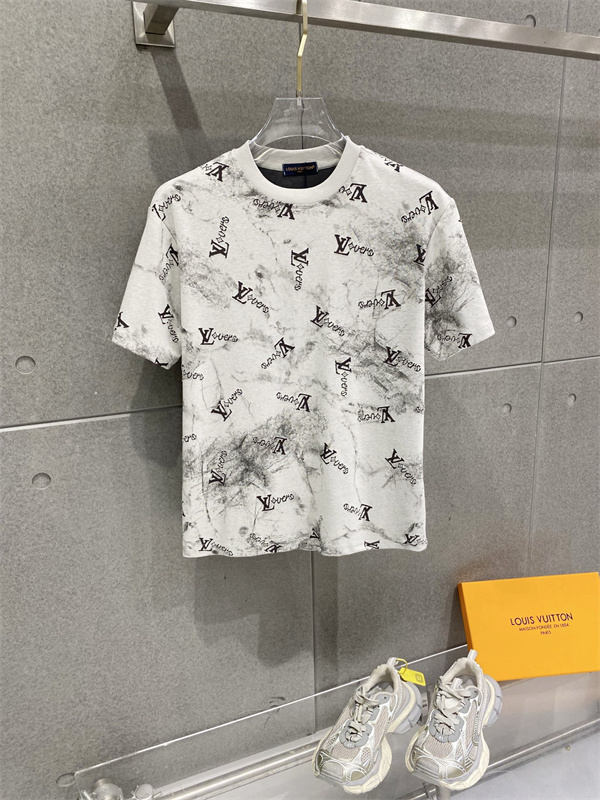 LOUIS VUITTON 2026ss☆☆ルイヴィトン上下着コピー 吸湿速乾 半袖スポーツTシャツ＆ショーツ セット ランニング 