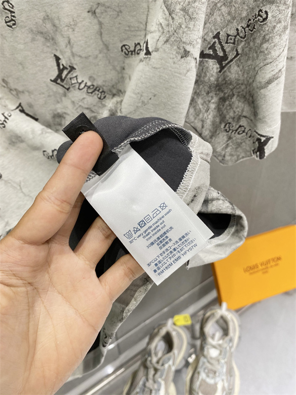 LOUIS VUITTON 2026ss☆☆ルイヴィトン上下着コピー 吸湿速乾 半袖スポーツTシャツ＆ショーツ セット ランニング 