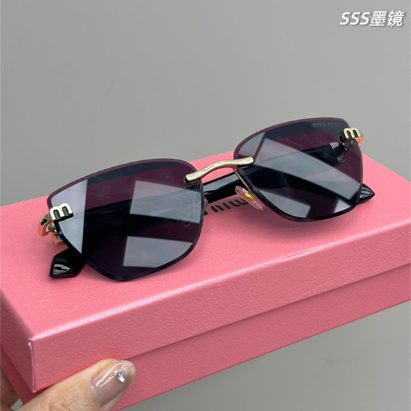 スクエアフレーム メタルブリッジ アイコニックデザイン MIUMIU ミュウ