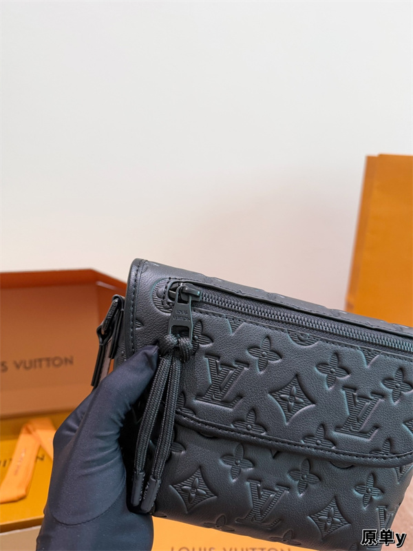 超人気ルイビトンショルダーバッグコピーLOUIS VUITTON District PM 15*15cm個性的