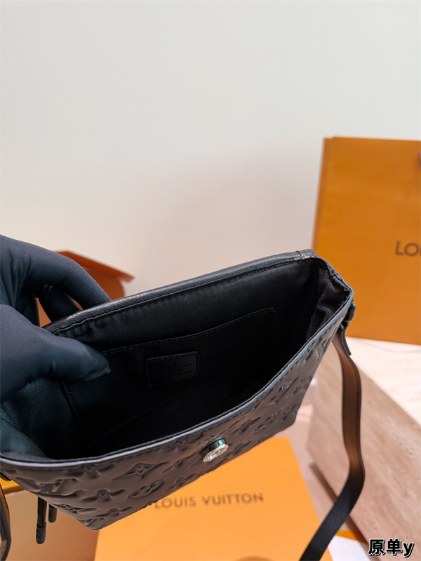 超人気ルイビトンショルダーバッグコピーLOUIS VUITTON District PM 15*15cm個性的