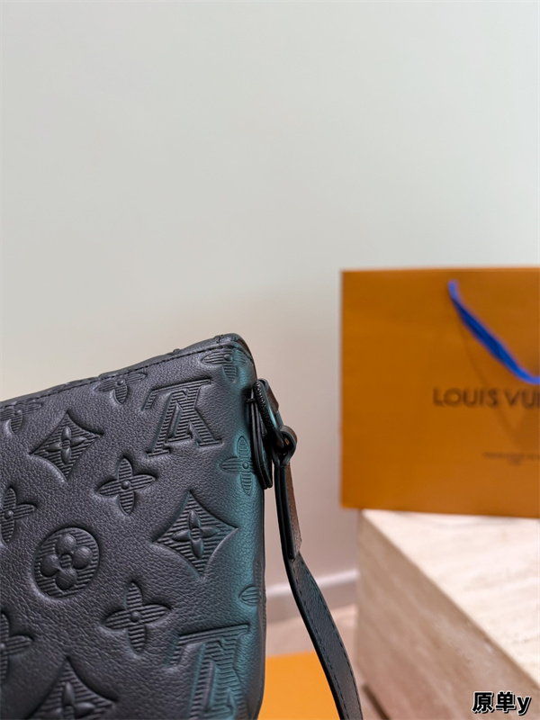 超人気ルイビトンショルダーバッグコピーLOUIS VUITTON District PM 15*15cm個性的