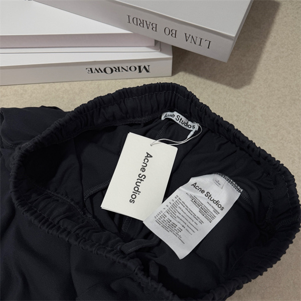 ルーズシルエット ベーシックデザイン 快適な穿き心地 Acne Studios アクネストゥディオズ コピー パンツ イージーショート