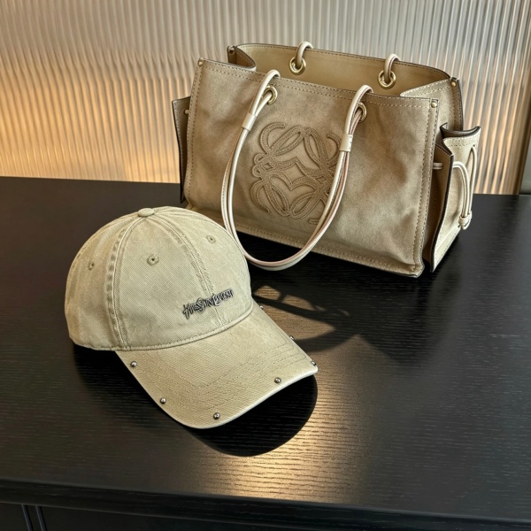 2026新作 SAINT LAURENT 激安 サンローラン ウォッシュドデニム ベースボールキャップ スタッズ装飾 ヴィンテージ加工 ユニセックス 人気アイテム