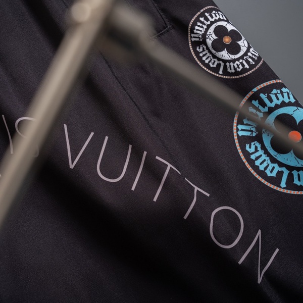 2026新作 LOUIS VUITTON 激安 ルイ・ヴィトン ロゴプリント スイムショーツ ハーフパンツ ショートパンツ 速乾 ビーチパンツ リゾート 人気アイテム