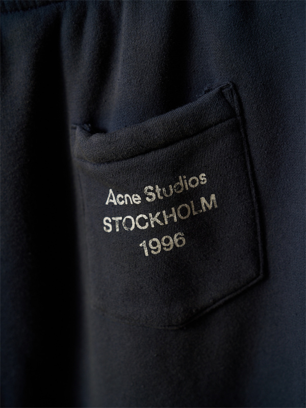 ロゴ刺繍 カジュアルスタイル 2026注目アイテム Acne Studios アクネストゥディオズ コピー ショートパンツ シンプルコーデ