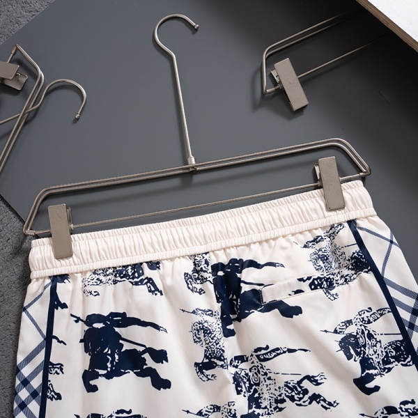 2026新作 BURBERRY 激安 バーバリー グラフィックプリント スイムショーツ ハーフパンツ ショートパンツ ビーチパンツ 速乾 リゾート 人気アイテム