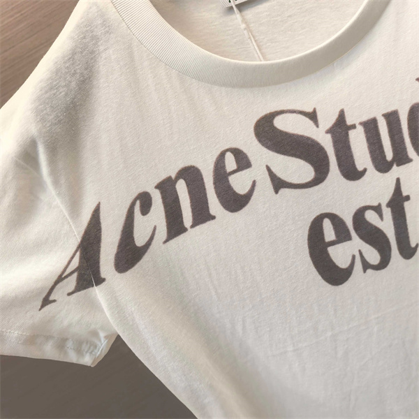 フロントロゴデザイン ヴィンテージ感 カジュアルコーデ向け Acne Studios アクネストゥディオズ コピー Tシャツ