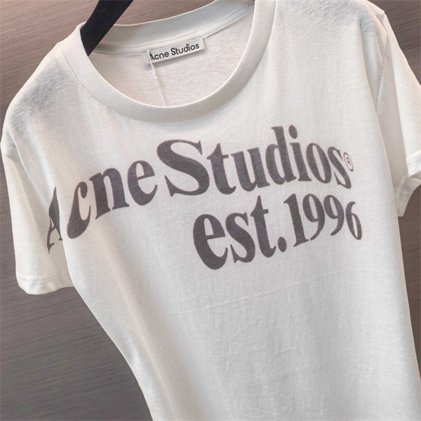 フロントロゴデザイン ヴィンテージ感 カジュアルコーデ向け Acne Studios アクネストゥディオズ コピー Tシャツ