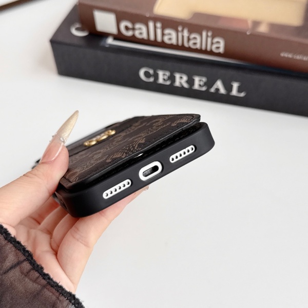 2026新作 CELINE 激安 セリーヌ スマホケース トリオンフ柄 カード収納 スタンド機能付き メタルロゴ 多機能 携帯ケース 人気アイテム