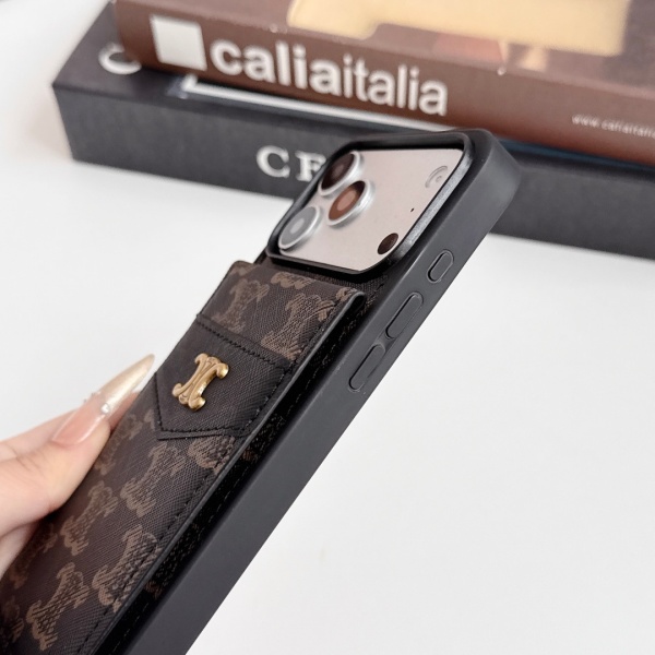 2026新作 CELINE 激安 セリーヌ スマホケース トリオンフ柄 カード収納 スタンド機能付き メタルロゴ 多機能 携帯ケース 人気アイテム