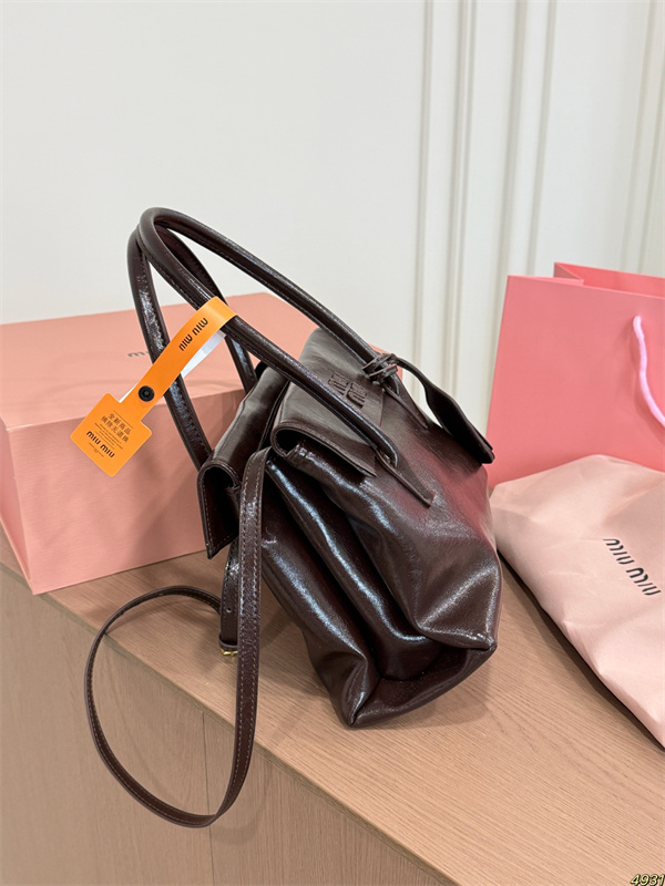 トレンド2026SS春夏MIUMIUハンドバッグレディースミュウミュウコピー大人気27*18cm