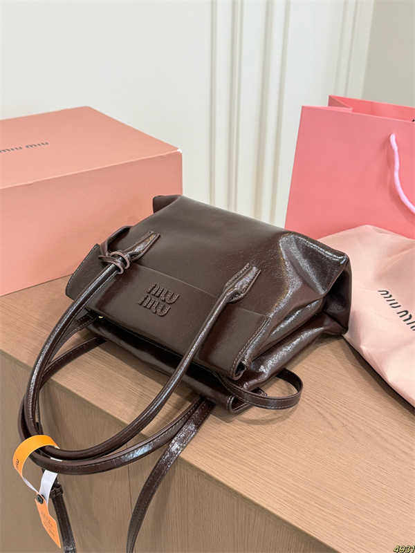 トレンド2026SS春夏MIUMIUハンドバッグレディースミュウミュウコピー大人気27*18cm