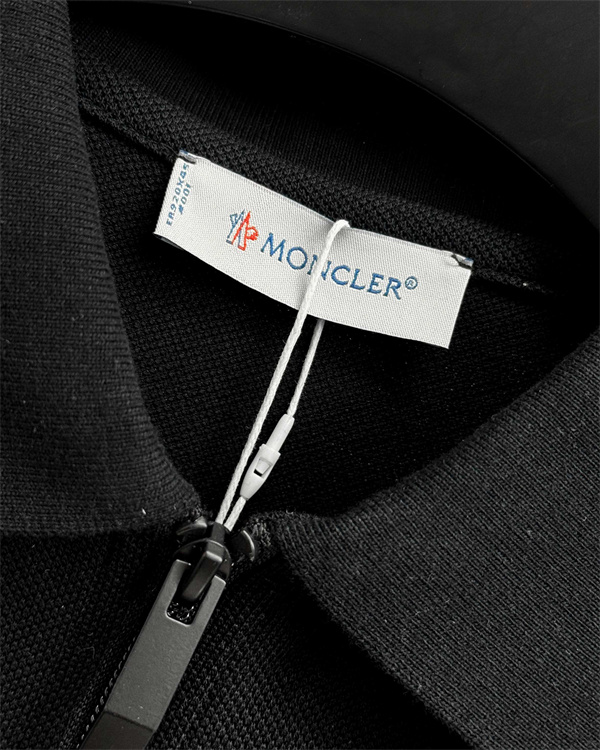ハーフジップ 袖ロゴ 端正スタイル 大人カジュアル MONCLER モンクレール コピー ポロシャツ 定番人気