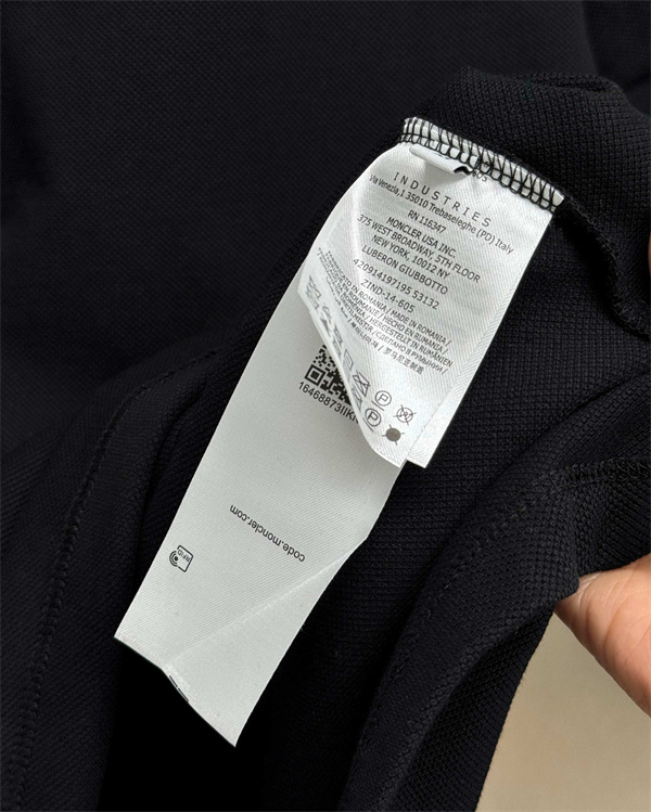 ハーフジップ 袖ロゴ 端正スタイル 大人カジュアル MONCLER モンクレール コピー ポロシャツ 定番人気