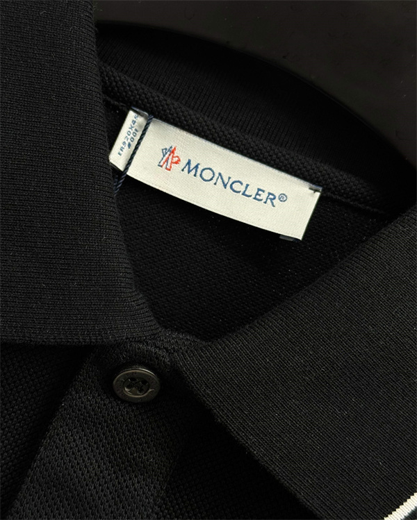 トリコロールロゴ ライン襟 すっきりシルエット MONCLER モンクレール コピー ポロシャツ 品格カジュアル