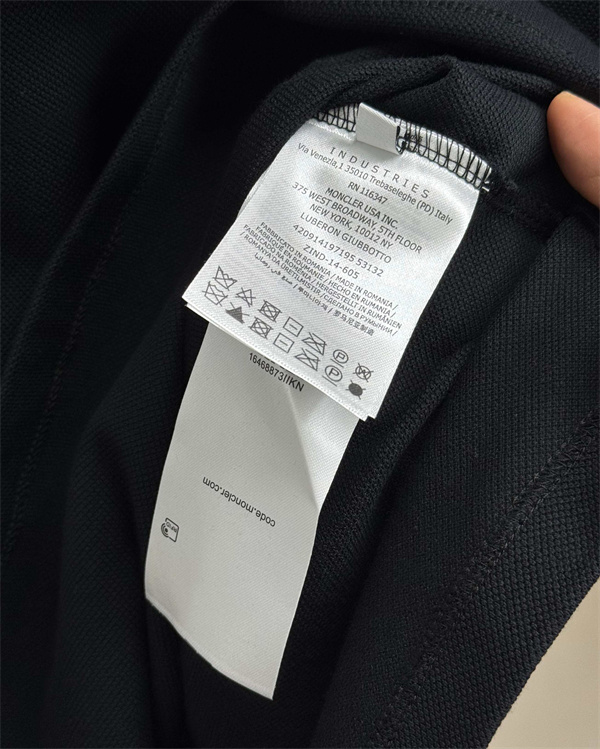 トリコロールロゴ ライン襟 すっきりシルエット MONCLER モンクレール コピー ポロシャツ 品格カジュアル