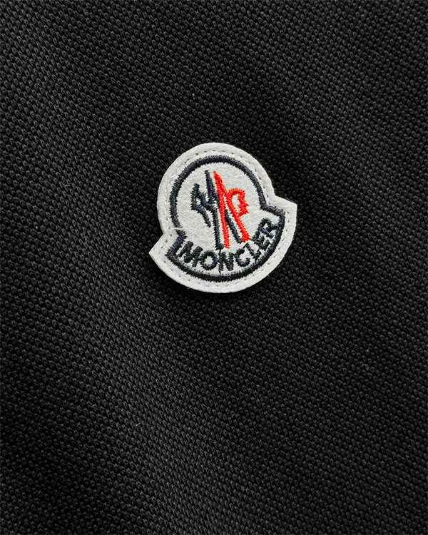 トリコロールロゴ ライン襟 すっきりシルエット MONCLER モンクレール コピー ポロシャツ 品格カジュアル