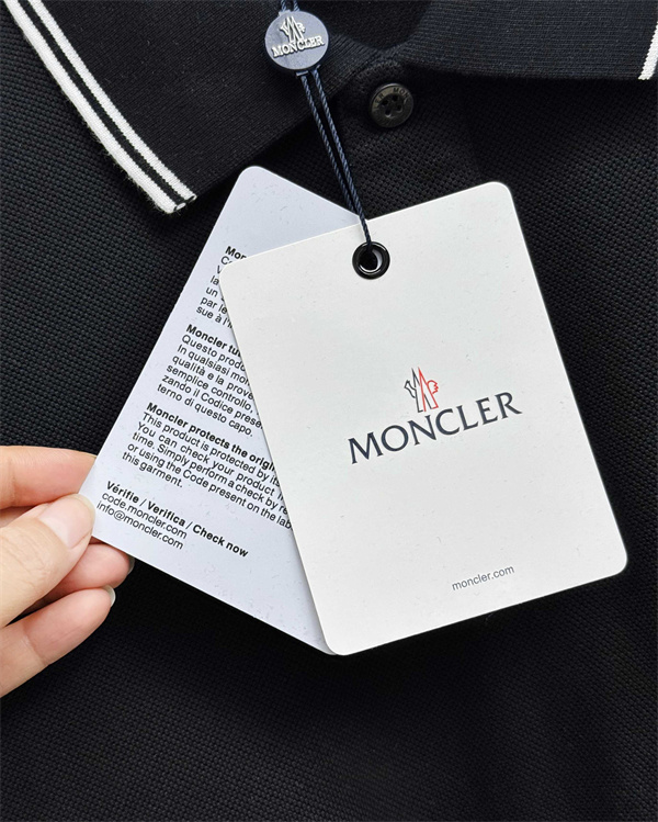 トリコロールロゴ ライン襟 すっきりシルエット MONCLER モンクレール コピー ポロシャツ 品格カジュアル