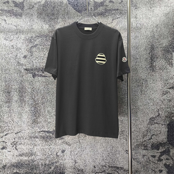 ストライプモチーフ 袖ワッペン クルーネック MONCLER モンクレール コピー 半袖Tシャツ 爽快カジュアル
