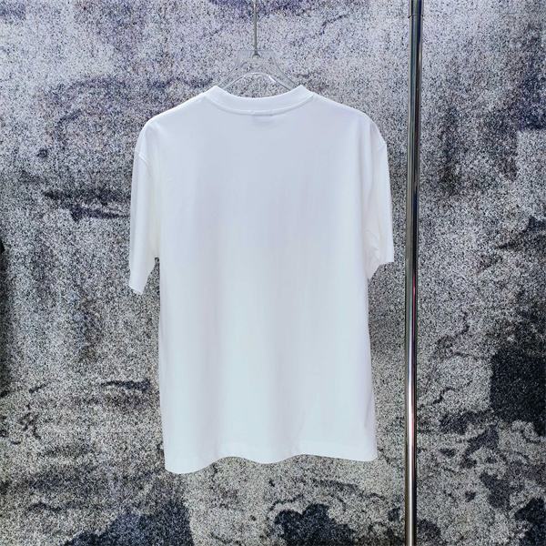 ロゴパッチ クリーンスタイル デイリー使い MONCLER モンクレール コピー 半袖Tシャツ センス漂う一着