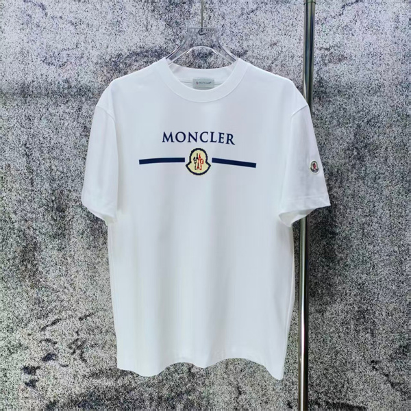 エンブレムモチーフ フロントプリント すっきりコーデ MONCLER モンクレール コピー 半袖Tシャツ 好印象アイテム