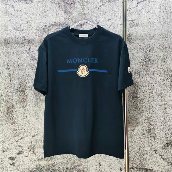 エンブレムモチーフ フロントプリント すっきりコーデ MONCLER モンクレール コピー 半袖Tシャツ 好印象アイテム