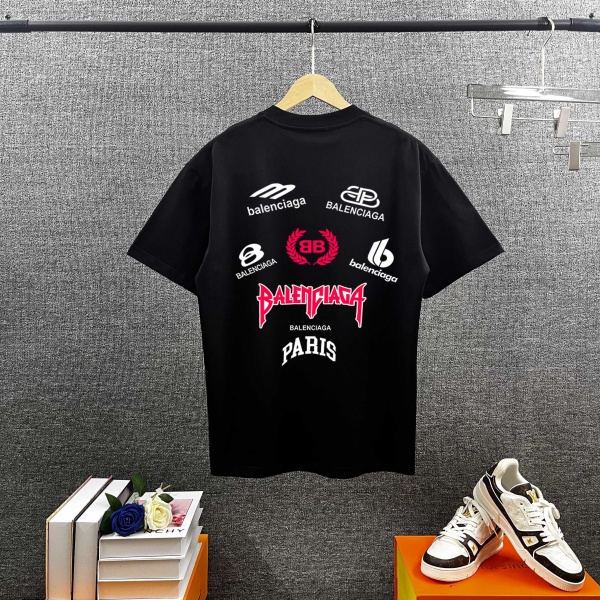 2026春夏新作BALENCIAGA コピー マルチロゴプリント半袖Tシャツホワイト個性派デザイン 