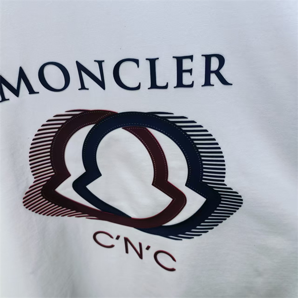アイコンモチーフ ロゴグラフィック スタイリッシュ MONCLER モンクレール コピー 半袖Tシャツ 注目作