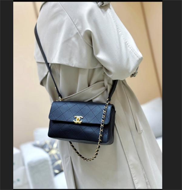 大人気♥新品CHANELシャネルショルダーバッグスーパーコピーおしゃれコーディネート