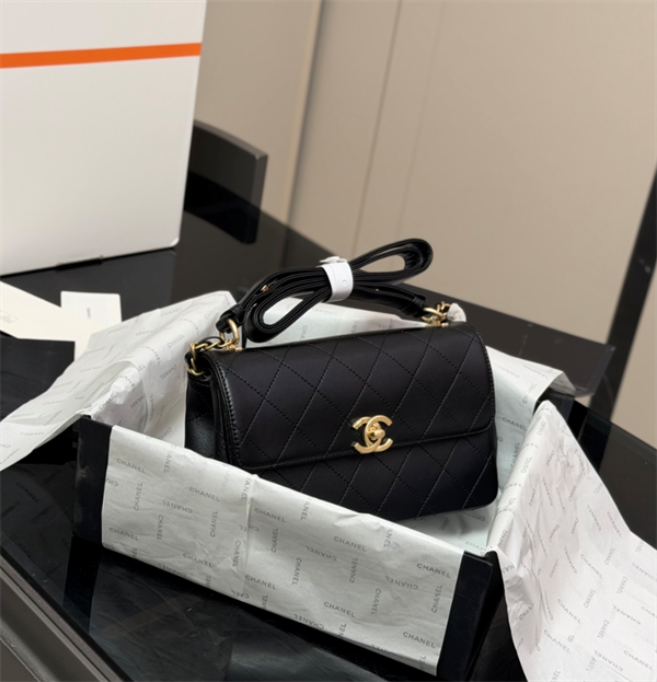 大人気♥新品CHANELシャネルショルダーバッグスーパーコピーおしゃれコーディネート