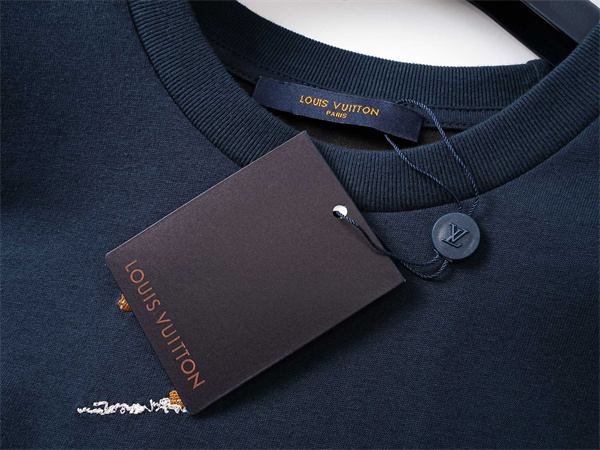 グラフィックデザイン フロントモチーフ 旬コーデ LOUIS VUITTON ルイヴィトン コピー 半袖Tシャツ ファッションアイテム