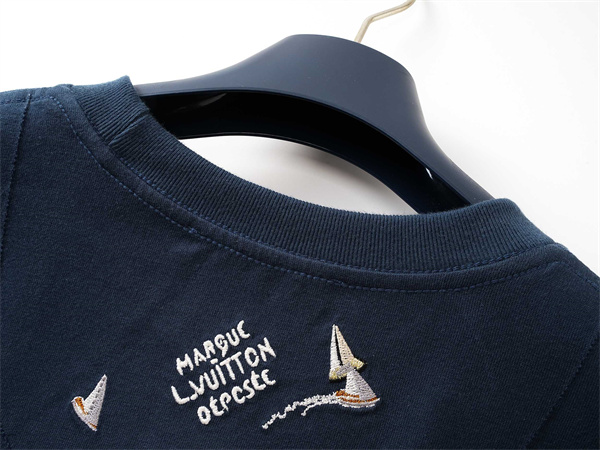 グラフィックデザイン フロントモチーフ 旬コーデ LOUIS VUITTON ルイヴィトン コピー 半袖Tシャツ ファッションアイテム