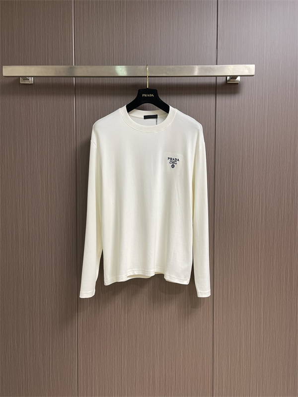 フロントロゴ スタンダードフォルム 着回しアイテム PRADA プラダ コピー ロングスリーブTシャツ 2026新作