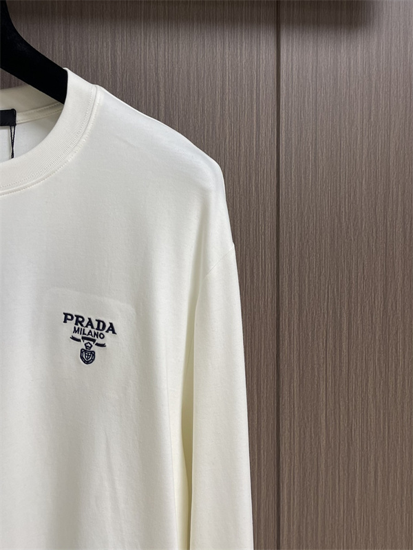 フロントロゴ スタンダードフォルム 着回しアイテム PRADA プラダ コピー ロングスリーブTシャツ 2026新作