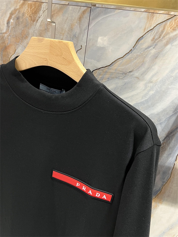 レッドロゴライン シンプル仕上げ 都会的ムード PRADA プラダ コピー ロンT 話題アイテム