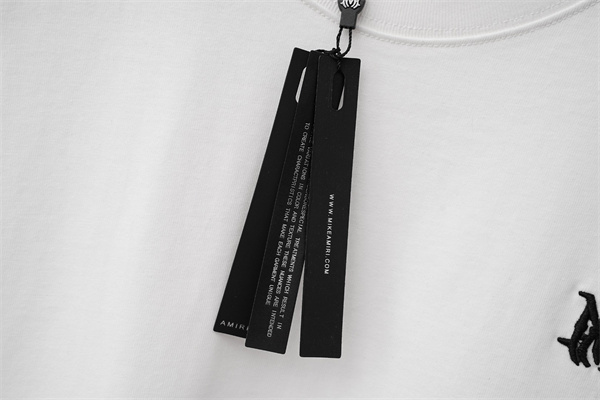 ミニロゴ 刺繍デザイン クルーネック ベーシックフォルム AMIRI アミリ コピー 半袖Tシャツ 上質カジュアル