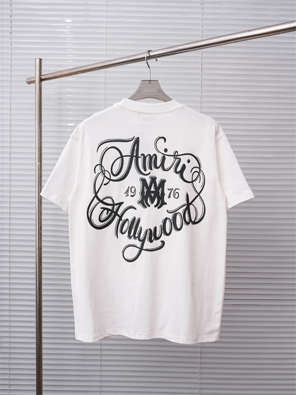 アートタイポ 大判プリント 2026新作 海外トレンド AMIRI アミリ コピー 半袖Tシャツ 主役級アイテム 人気モデル