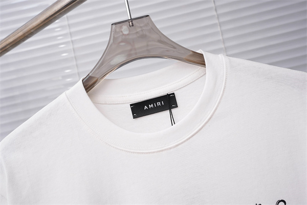アートタイポ 大判プリント 2026新作 海外トレンド AMIRI アミリ コピー 半袖Tシャツ 主役級アイテム 人気モデル