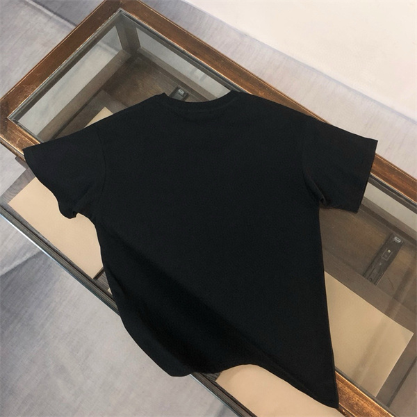 メタルプレート 胸元アクセント ベーシックシルエット DOLCE & GABBANA ドルチェ＆ガッバーナ コピー 半袖Tシャツ デイリーファッション