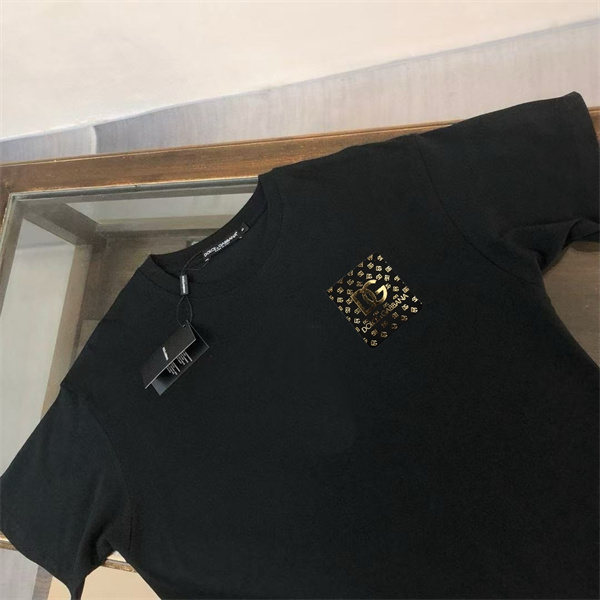 DOLCE & GABBANA ドルチェ＆ガッバーナ コピー 半袖Tシャツ メタリック調アクセント シンプルシルエット 上質カジュアルスタイル