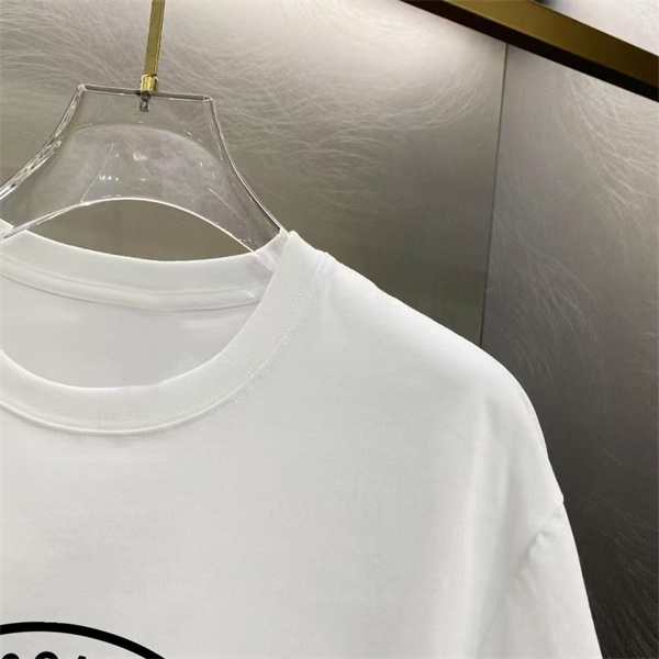 メダリオン風 ロゴアートデザイン シンプルコーデ 都会派スタイル DOLCE & GABBANA ドルチェ＆ガッバーナ コピー 半袖Tシャツ 注目ライン