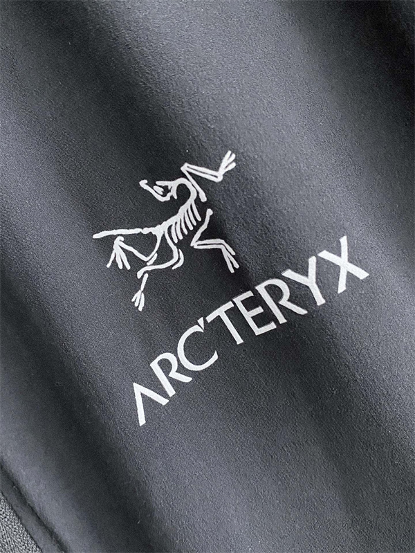 コンパクトシルエット ロゴアクセント トレイルスタイル ARC'TERYX アークテリクス コピー ウインドジャケット 機能系ウェア