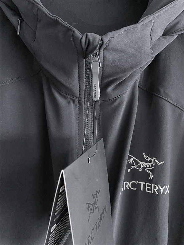 コンパクトシルエット ロゴアクセント トレイルスタイル ARC'TERYX アークテリクス コピー ウインドジャケット 機能系ウェア