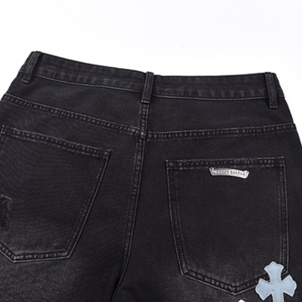 クロスパッチとクラッシュ加工が映える定番人気デニムショートパンツ Chrome Hearts ウォッシュ仕上げ クロムハーツ