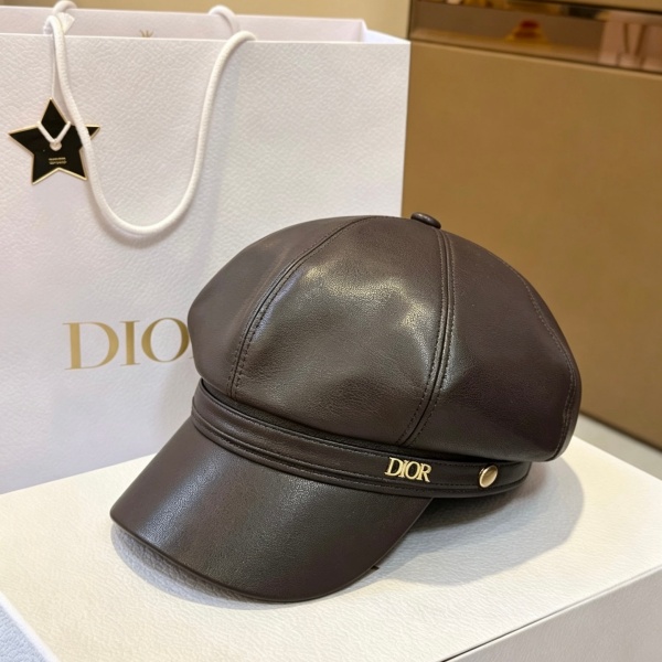 定番人気のレザーキャスケット Dior ゴールド金具が映える ディオール 大人クラシック 注目アイテム